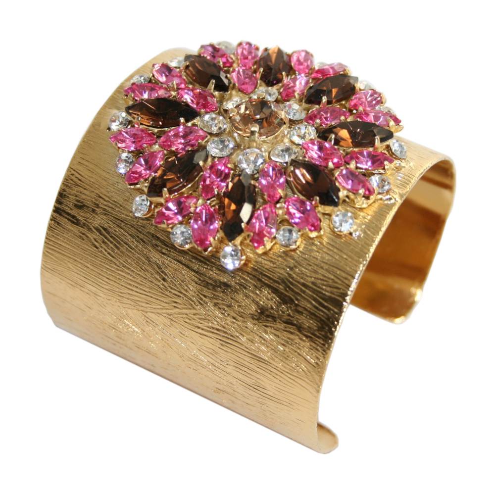 Bracciale metallo zigrinato dorato con gioiello strass rosa