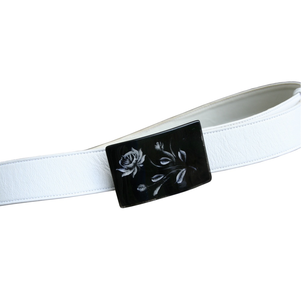 Cintura nappa bianca fibbia floreale plexiglass nero